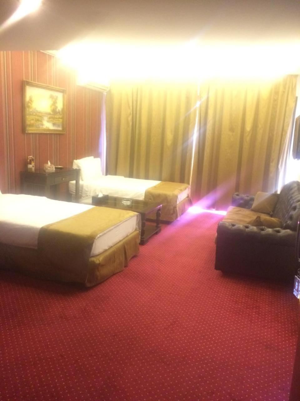 Queens Land Hotel Džunija Exteriér fotografie