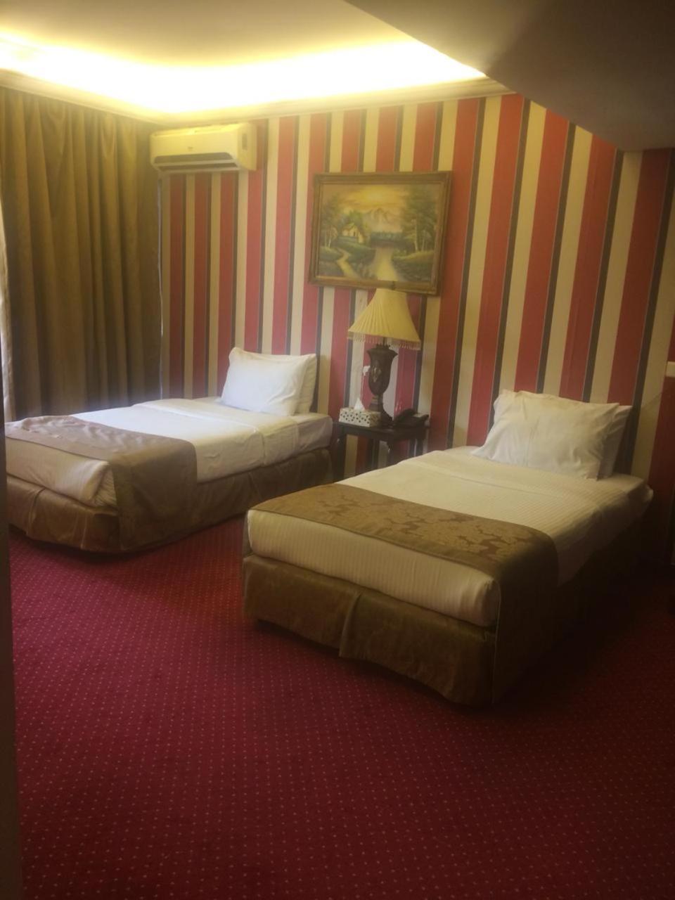 Queens Land Hotel Džunija Exteriér fotografie